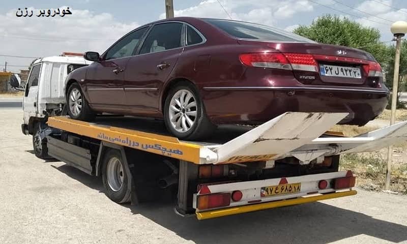 خودرو بر در رزن